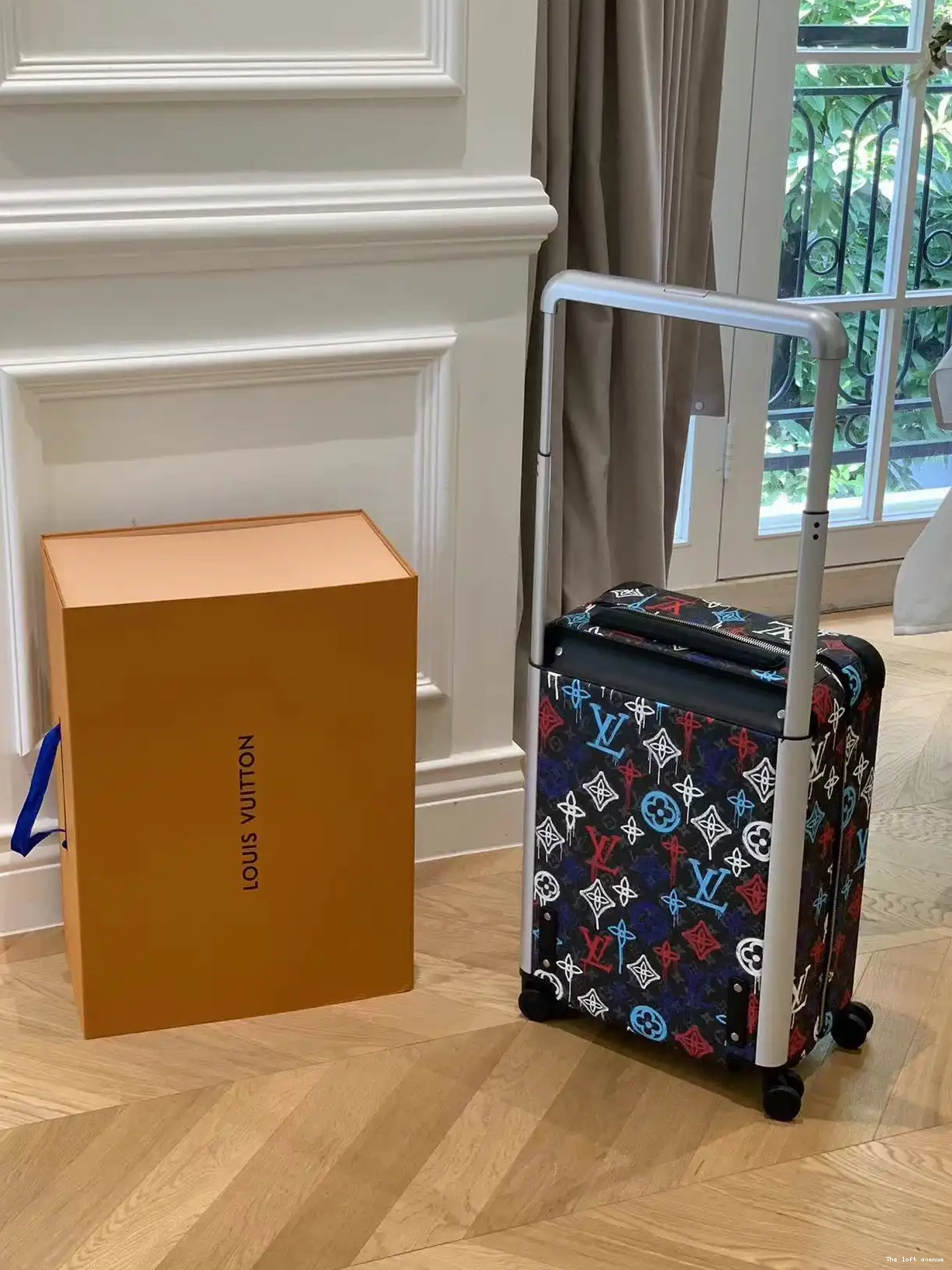 37L GRAFFITI CUSTOM SUITCASE HORIZON CABIN 55 0518